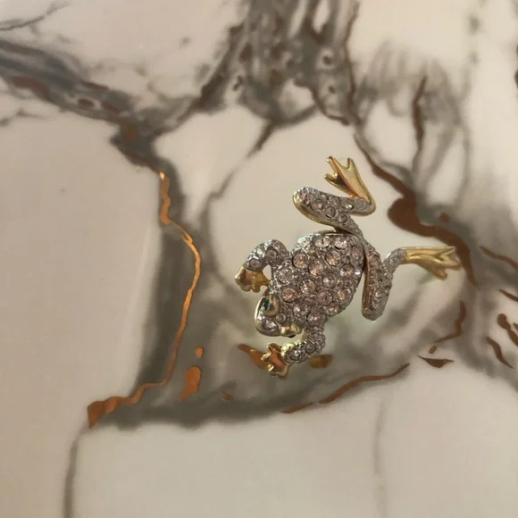 Stunning frog brooch - Picture 3 of 4